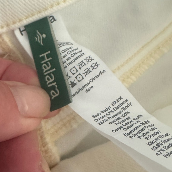 HALARA Flex Denim in winter white! FLEX DENIM is so comfy cute and FLATTERING 🔥 - Picture 6 of 15